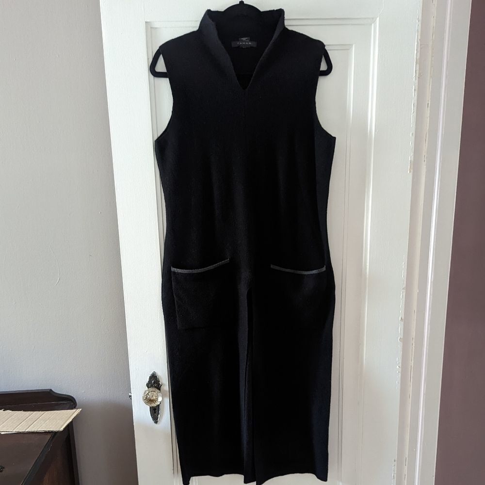 NWOT Tahari sleeveless sweater